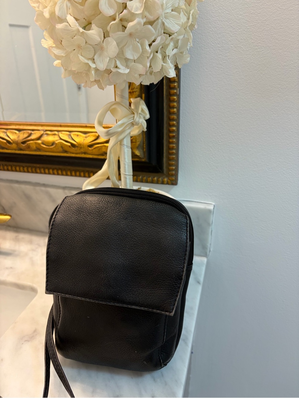 Vintage Black Leather Crossbody Bag - Classic Women's Shoulder Bag
